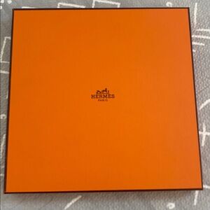Hermès Box with ribbon